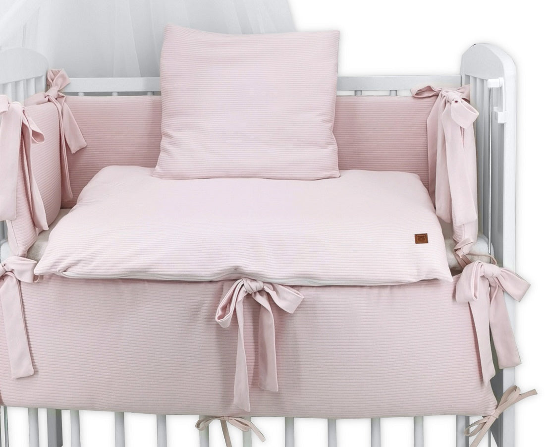 Rosa Babybett mit 6-teiligem Bettwäscheset aus weicher Baumwolle