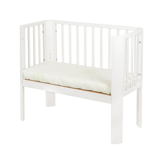 Alt-Text: Baby Beistellbett 2in1 in Weiß mit Matratze und Gurten
